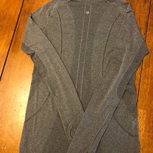 Lululemon run top